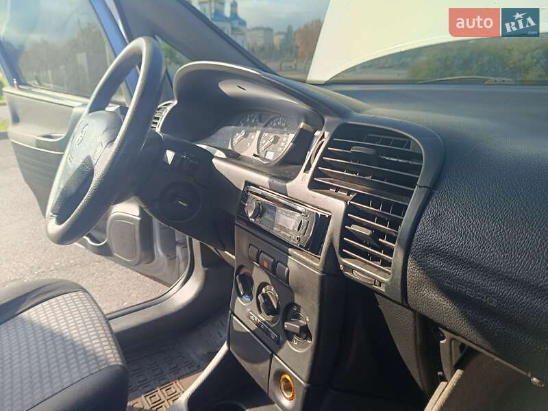 Минивэн Opel Zafira 2003 в Кривом Роге фото 3 Минивэн Opel Zafira 2003 в Кривом Роге