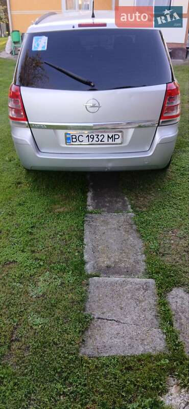 Мінівен Opel Zafira 2011 в Дрогобичі