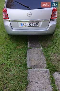 Минивэн Opel Zafira 2011 в 