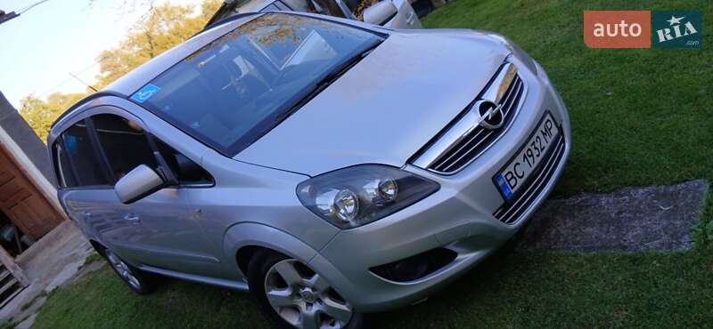 Минивэн Opel Zafira 2011 в 