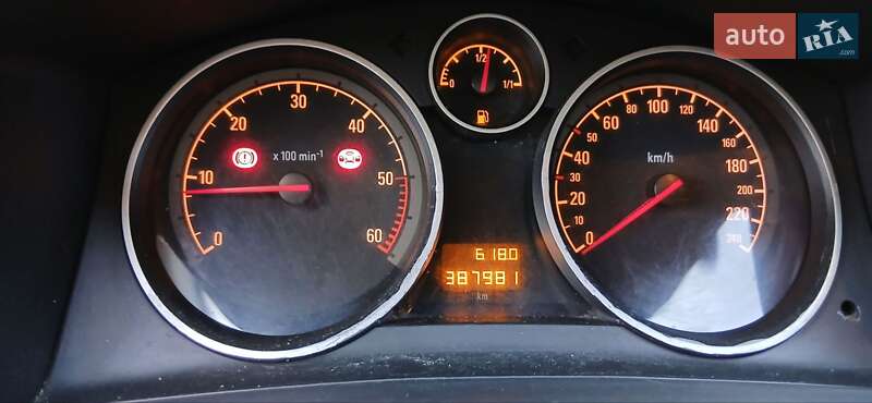 Мінівен Opel Zafira 2011 в Дрогобичі