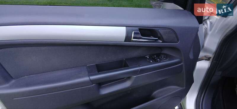 Мінівен Opel Zafira 2011 в Дрогобичі