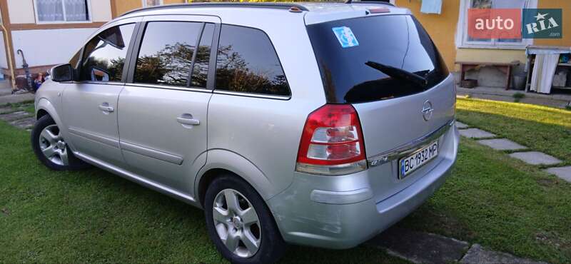 Мінівен Opel Zafira 2011 в Дрогобичі