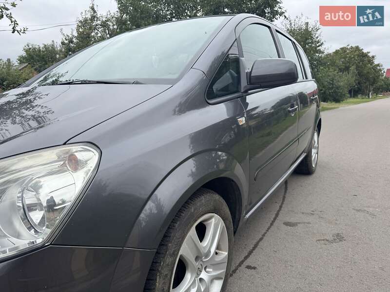Минивэн Opel Zafira 2010 в Луцке
