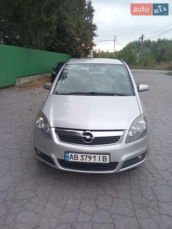 Минивэн Opel Zafira 2007 в 