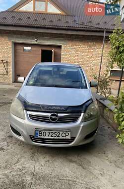 Минивэн Opel Zafira 2010 в 