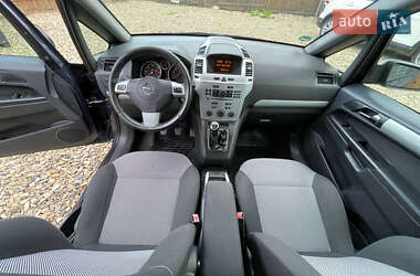 Минивэн Opel Zafira 2009 в 