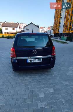Минивэн Opel Zafira 2010 в 