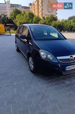 Минивэн Opel Zafira 2010 в 