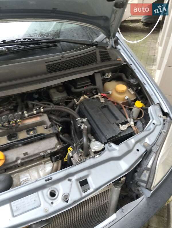 Мінівен Opel Zafira 2005 в Івано-Франківську