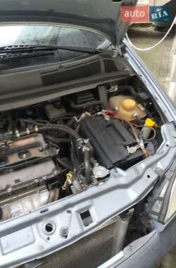 Минивэн Opel Zafira 2005 в  фото 8 Минивэн Opel Zafira 2005 в