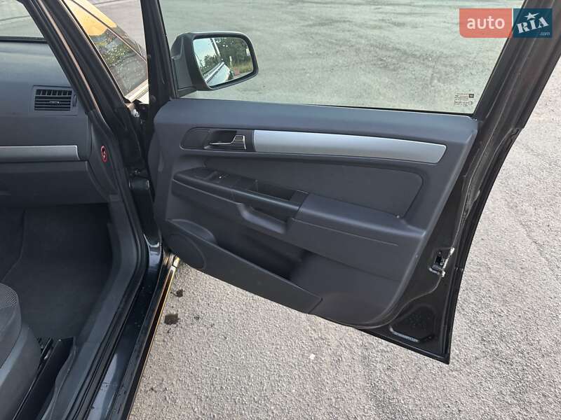 Мінівен Opel Zafira 2012 в Шепетівці