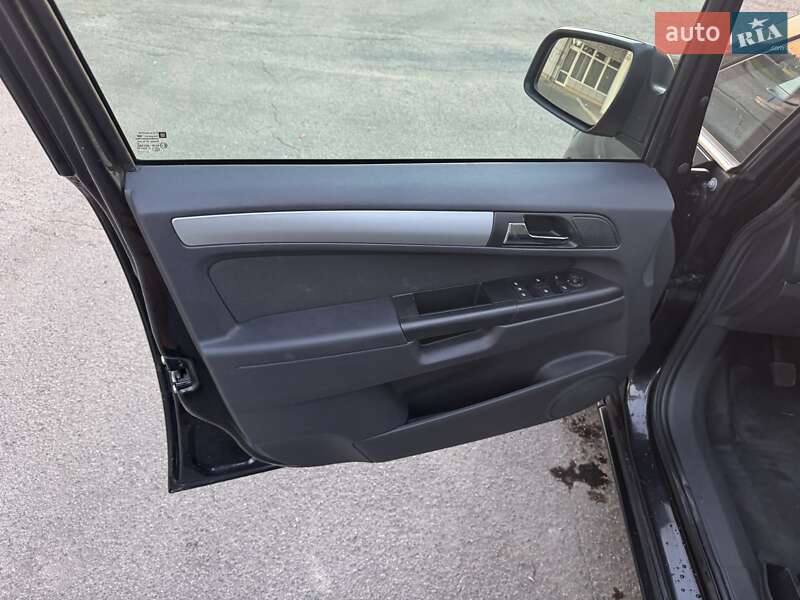 Мінівен Opel Zafira 2012 в Шепетівці