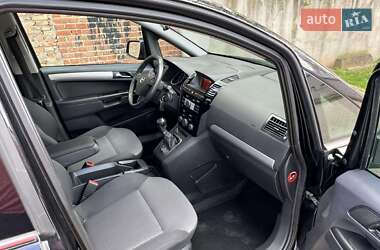 Минивэн Opel Zafira 2010 в 