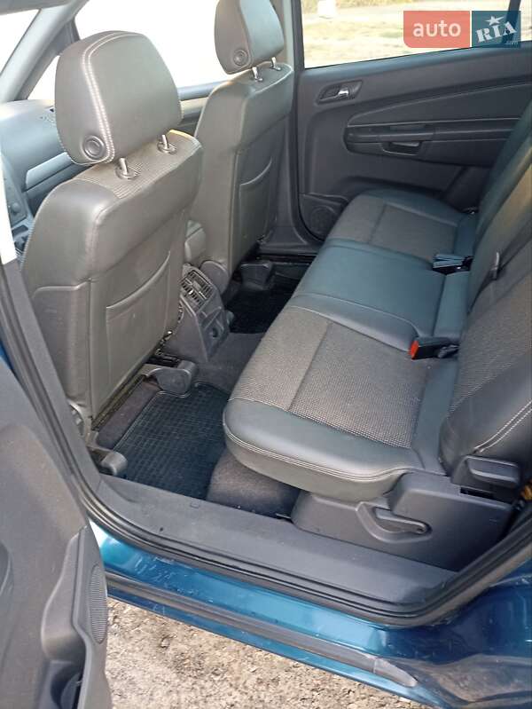 Минивэн Opel Zafira 2007 в Краснограде