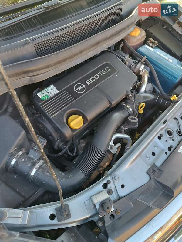 Минивэн Opel Zafira 2011 в Ровно