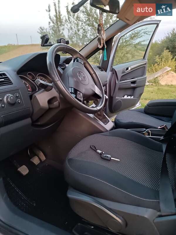 Минивэн Opel Zafira 2011 в Ровно