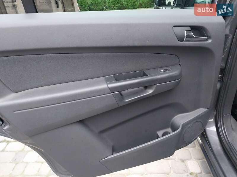 Мінівен Opel Zafira 2011 в Ходореві