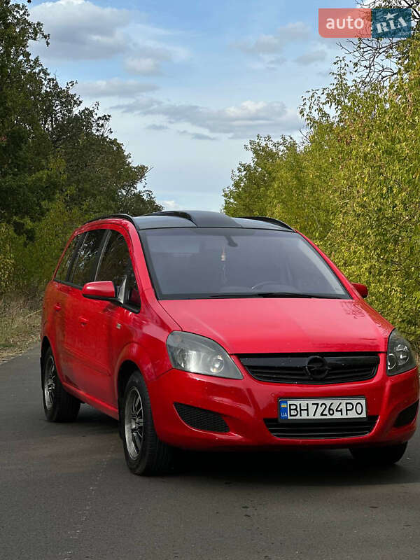 Минивэн Opel Zafira 2008 в Раздельной