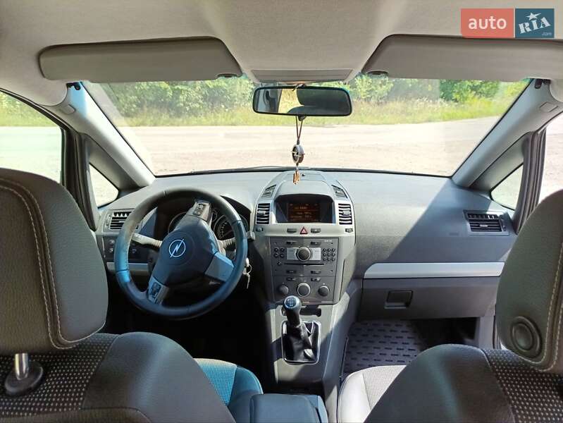 Минивэн Opel Zafira 2007 в Ладыжине