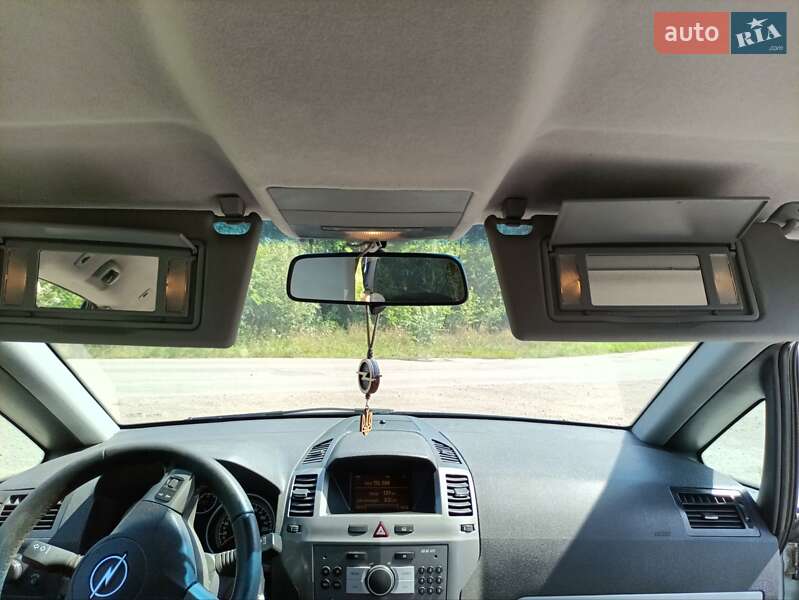 Минивэн Opel Zafira 2007 в Ладыжине