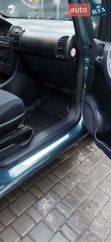 Минивэн Opel Zafira 2001 в Каменец-Подольском