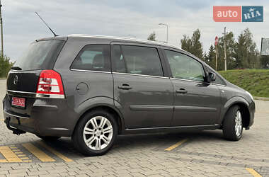 Минивэн Opel Zafira 2010 в 