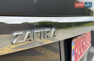 Минивэн Opel Zafira 2010 в 