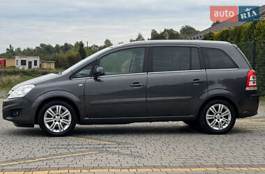 Минивэн Opel Zafira 2010 в 