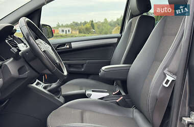 Минивэн Opel Zafira 2010 в 