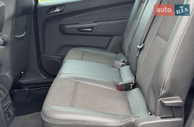 Минивэн Opel Zafira 2010 в 