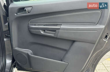Минивэн Opel Zafira 2010 в 