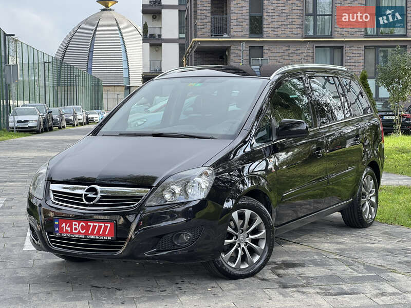 Минивэн Opel Zafira 2011 в 