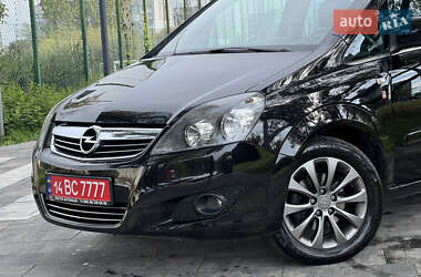Минивэн Opel Zafira 2011 в 