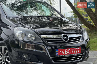 Минивэн Opel Zafira 2011 в 