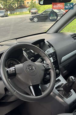 Минивэн Opel Zafira 2011 в 