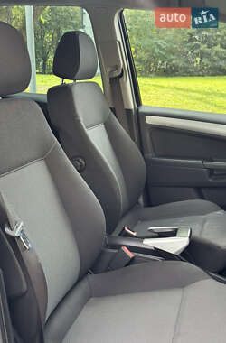 Минивэн Opel Zafira 2011 в 