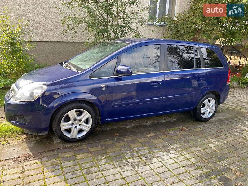 Минивэн Opel Zafira 2010 в Рудки