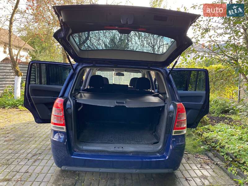 Минивэн Opel Zafira 2010 в Рудки