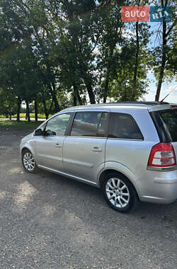 Минивэн Opel Zafira 2011 в 