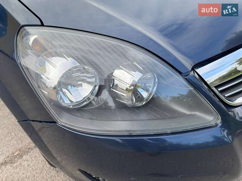Минивэн Opel Zafira 2012 в Ровно