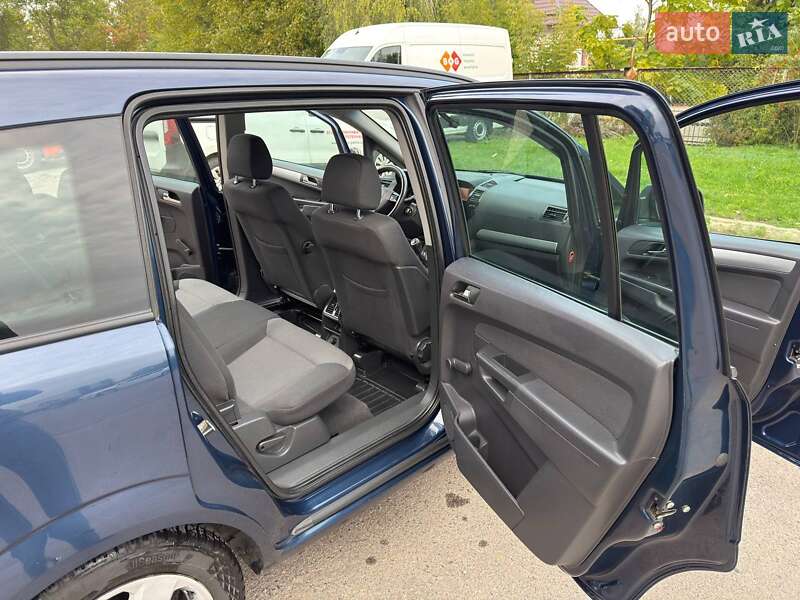 Минивэн Opel Zafira 2012 в Ровно