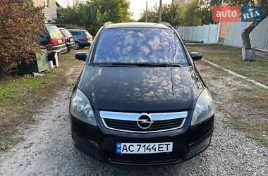 Минивэн Opel Zafira 2005 в  фото 11 Минивэн Opel Zafira 2005 в