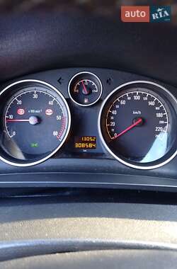 Минивэн Opel Zafira 2010 в 