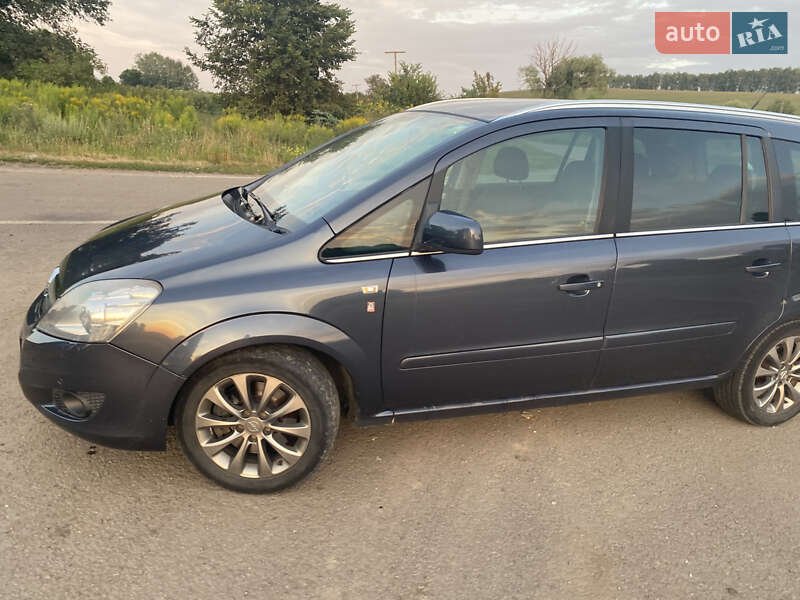 Мінівен Opel Zafira 2010 в Ромнах