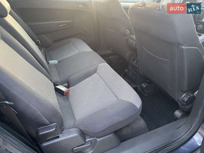 Мінівен Opel Zafira 2010 в Ромнах
