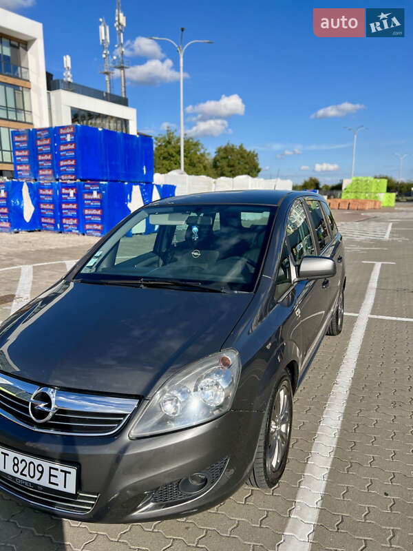 Минивэн Opel Zafira 2011 в Ивано-Франковске