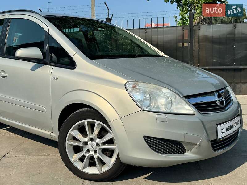 Минивэн Opel Zafira 2009 в Киеве