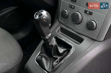 Мінівен Opel Zafira 2009 в  фото 17 Мінівен Opel Zafira 2009 в