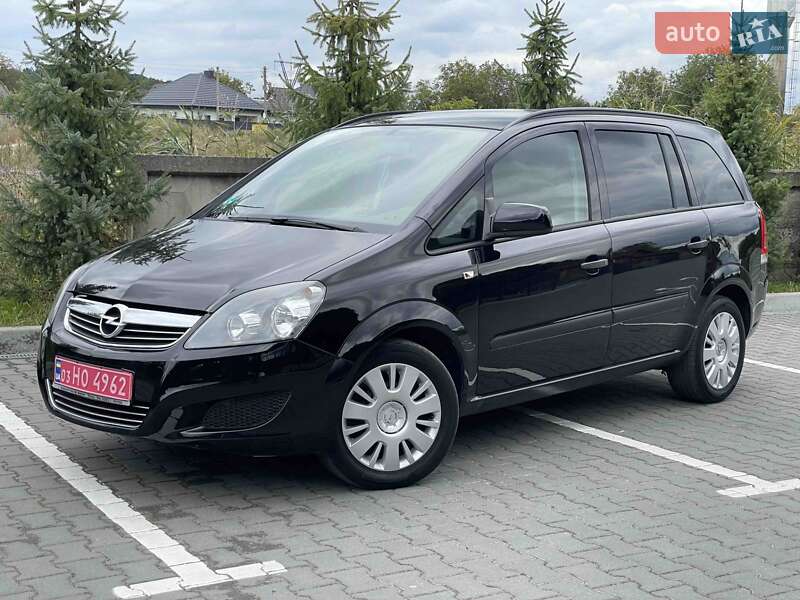 Минивэн Opel Zafira 2010 в 